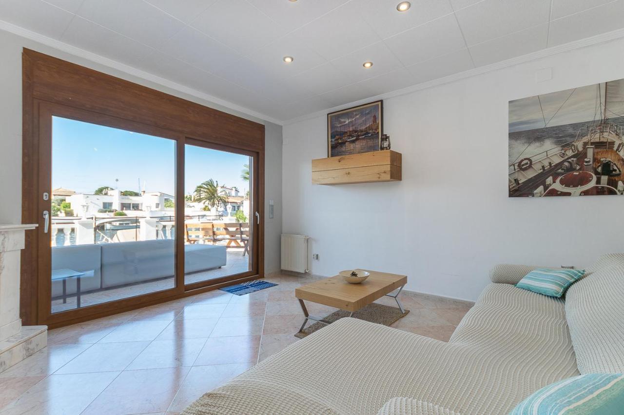 Casa Con Vista Al Canal Roses